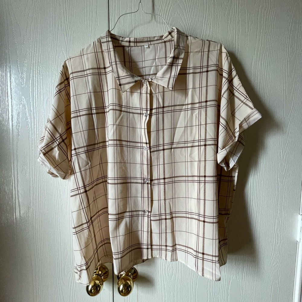 SHEIN Plaid Cream Collared Shirt